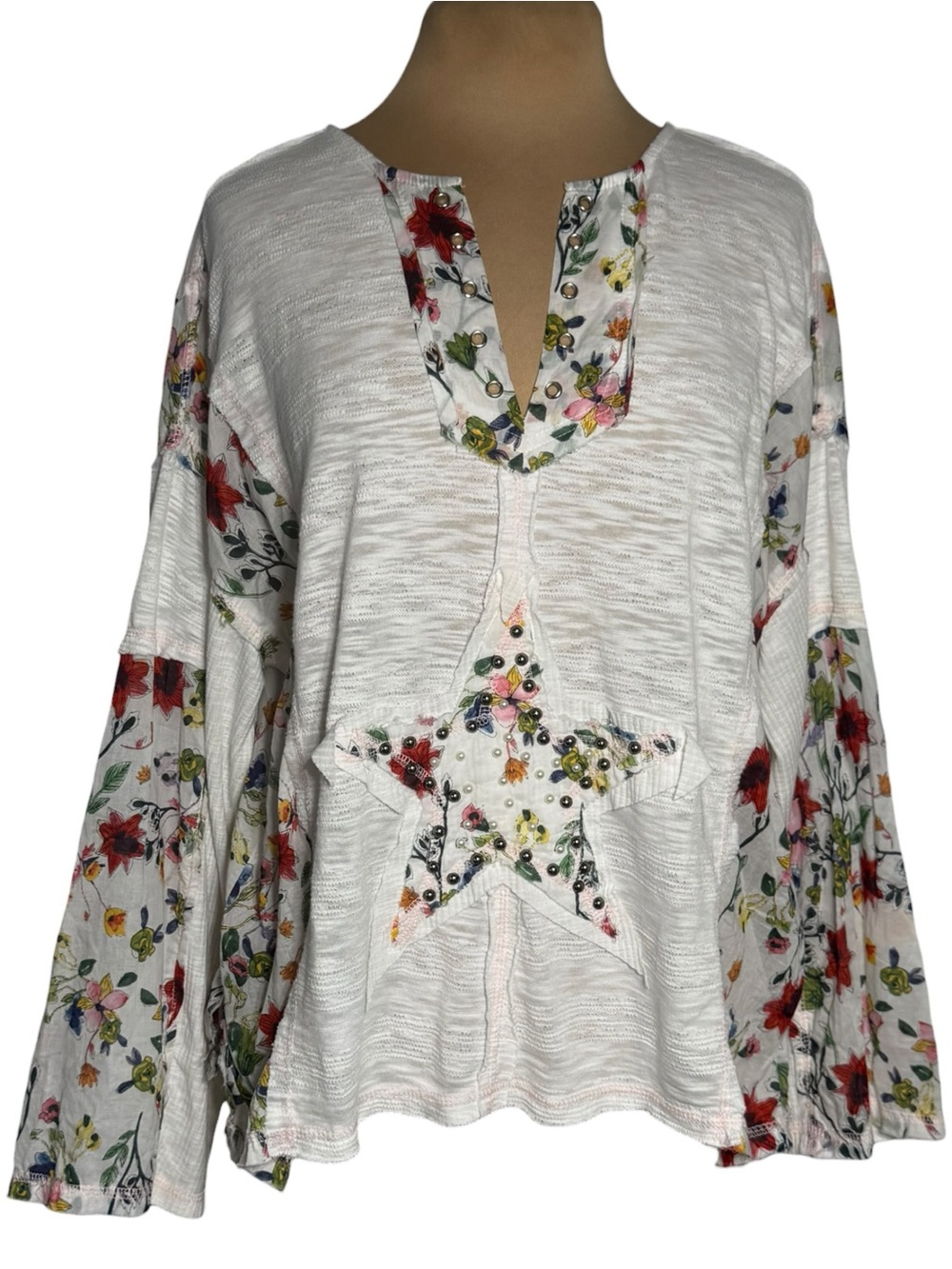 POL Multicolor Floral V-Neck Oversized Slub Knit Star Patch Pull Over Top Size M - Picture 3 of 10
